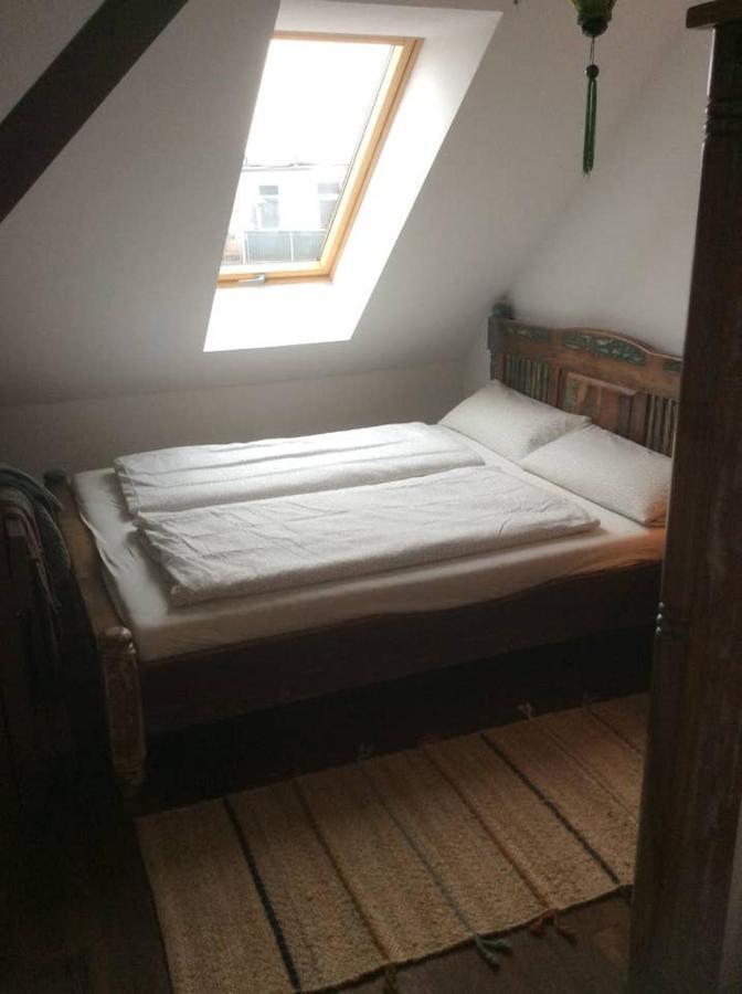 Helle Dachgeschosswohnung für 8 Personen in zentraler Lage Berlín Exterior foto